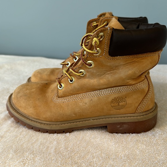 BOYS TIMBERLAND BOOTS - Picture 3 of 4